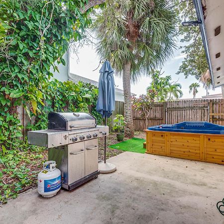 Cape Canaveral Cottage With Hot Tub Walk To Beach 외부 사진